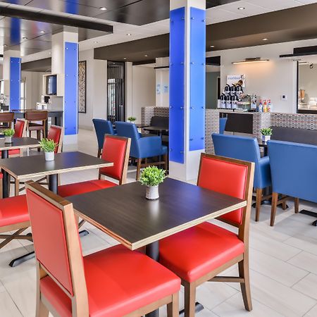 Holiday Inn Express & Suites - Kansas City - Lee'S Summit By Ihg Екстериор снимка