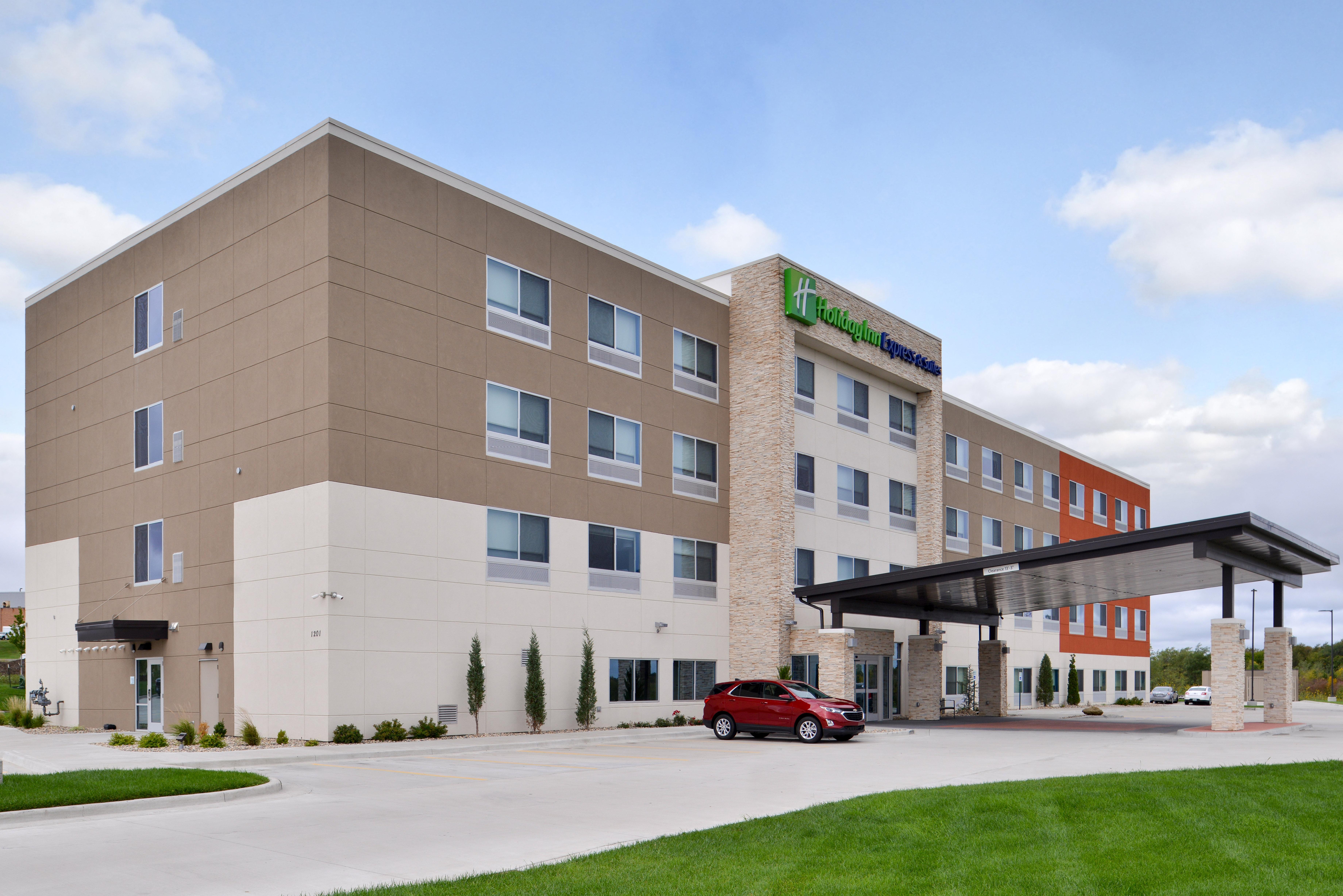 Holiday Inn Express & Suites - Kansas City - Lee'S Summit By Ihg Екстериор снимка