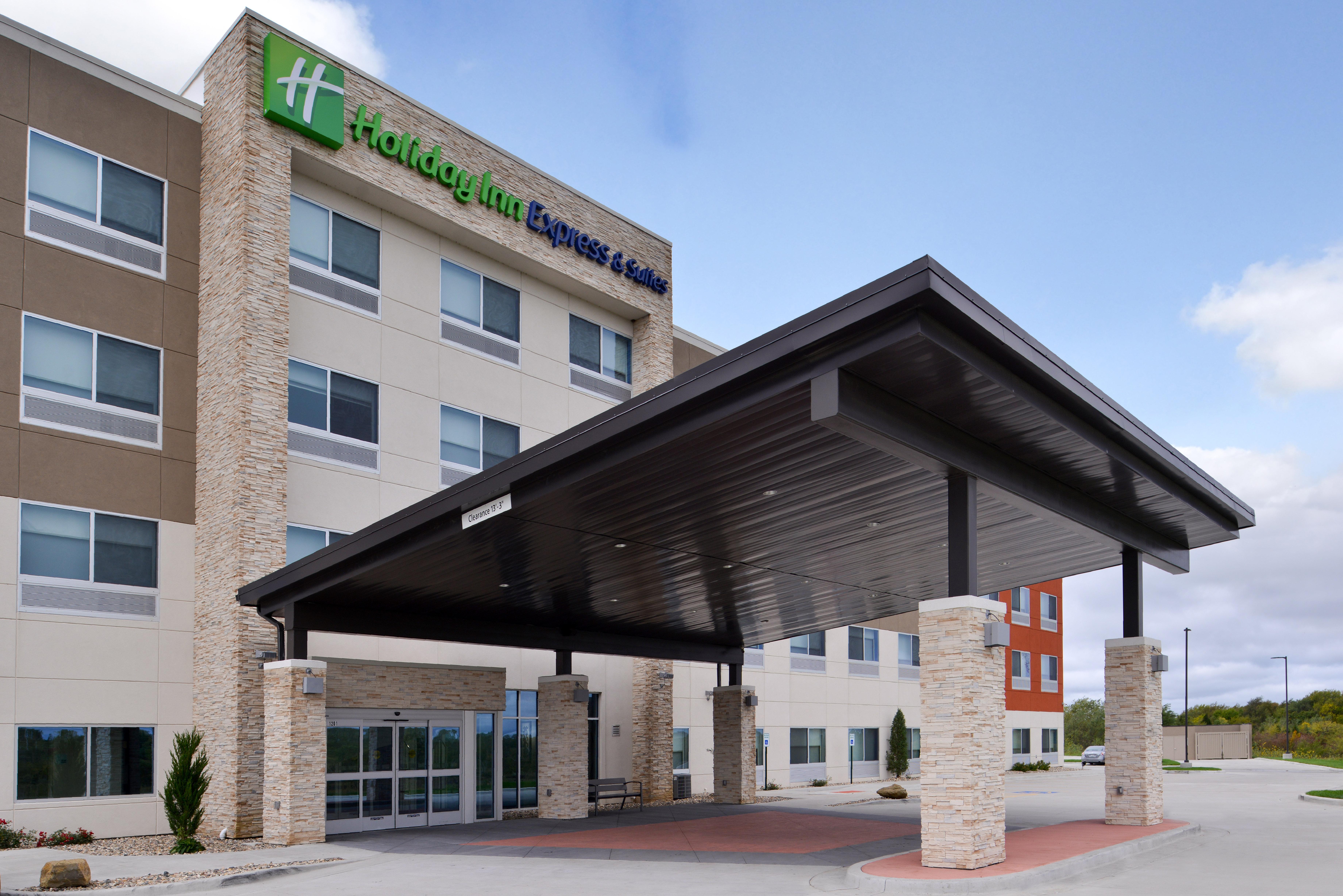 Holiday Inn Express & Suites - Kansas City - Lee'S Summit By Ihg Екстериор снимка